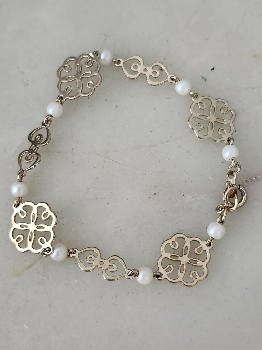 Vtg Avon "Hearts & Lace" Gold Tone Filigree Links & Faux Pearl Bracelet
